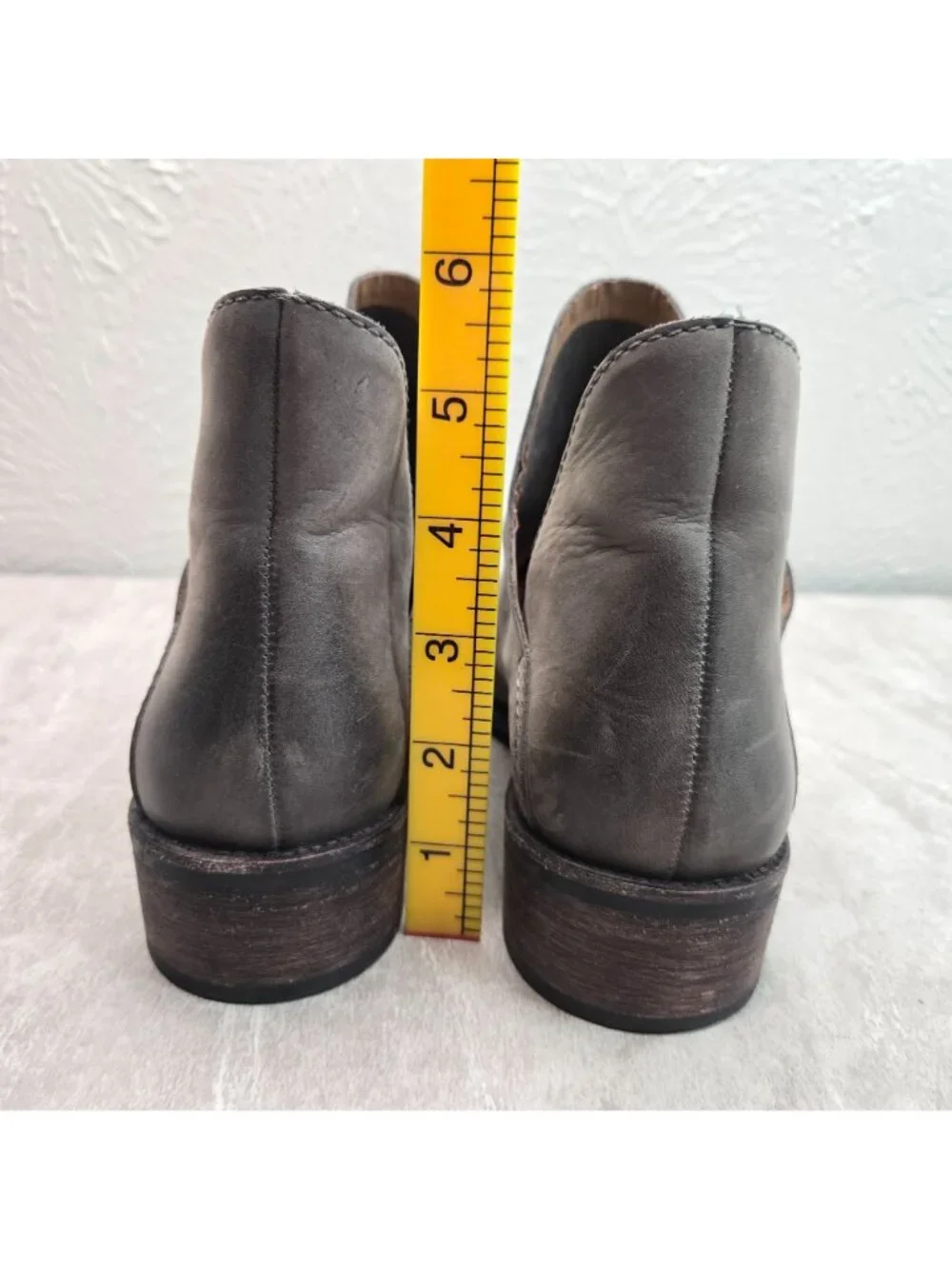 Steve Madden Ankle Booties Size 7 Gray Distressed Leather Low Heel Western Boots
